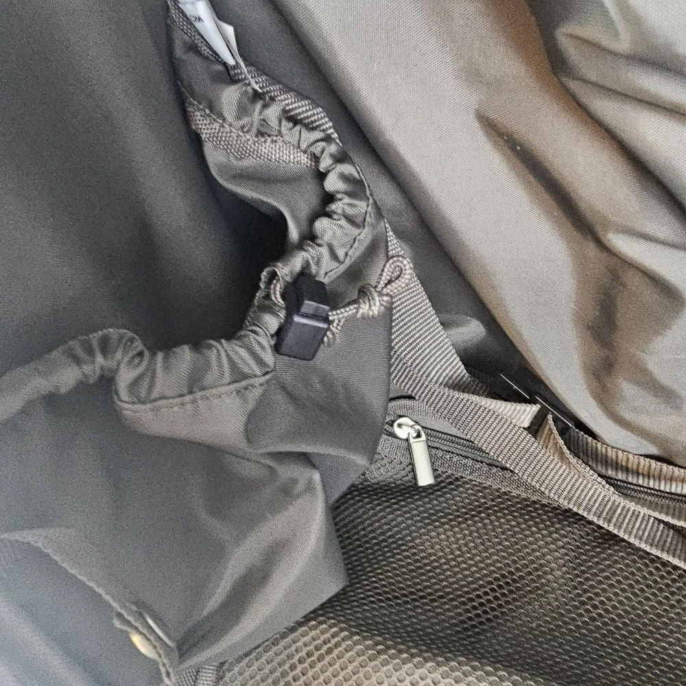 Travelsmith Beige Black Rolling Personal Luggage Carry-on Bag Duffel Zip Pockets